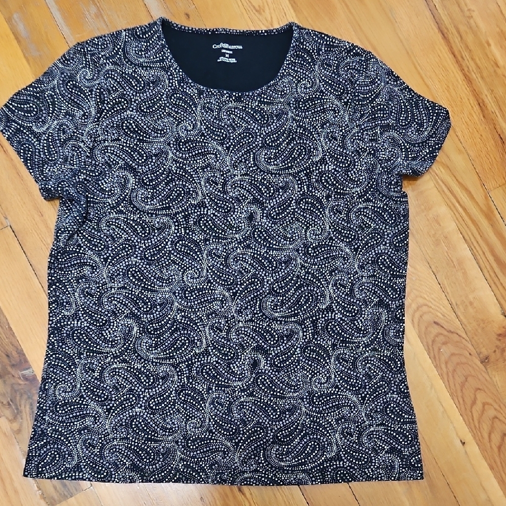 Croft And Barrow Black and White Swirl Pattern Tee